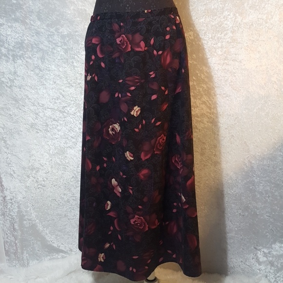 Laura Scott Dresses & Skirts - 90's Floral Maxi Skirt
